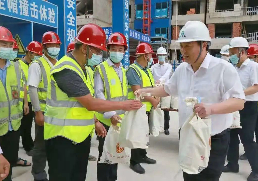 海安市委書記于立忠慰問公司在海項目員工