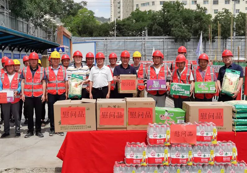 公司董事長笪鴻鵠慰問甘肅市場一線員工