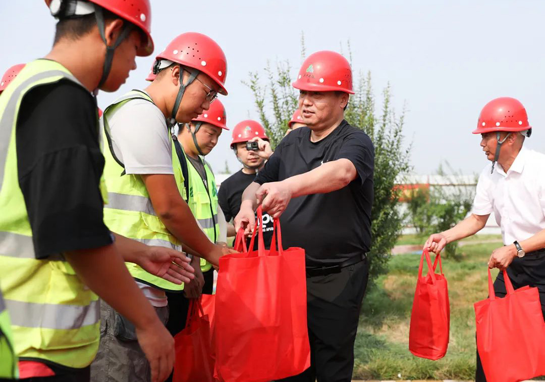海安市市長于立忠到公司河北市場走訪慰問